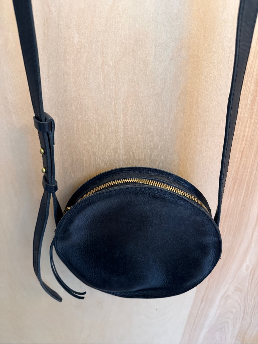 Madewell Black Leather Circular Crossbody Bag - Picture 6 of 16